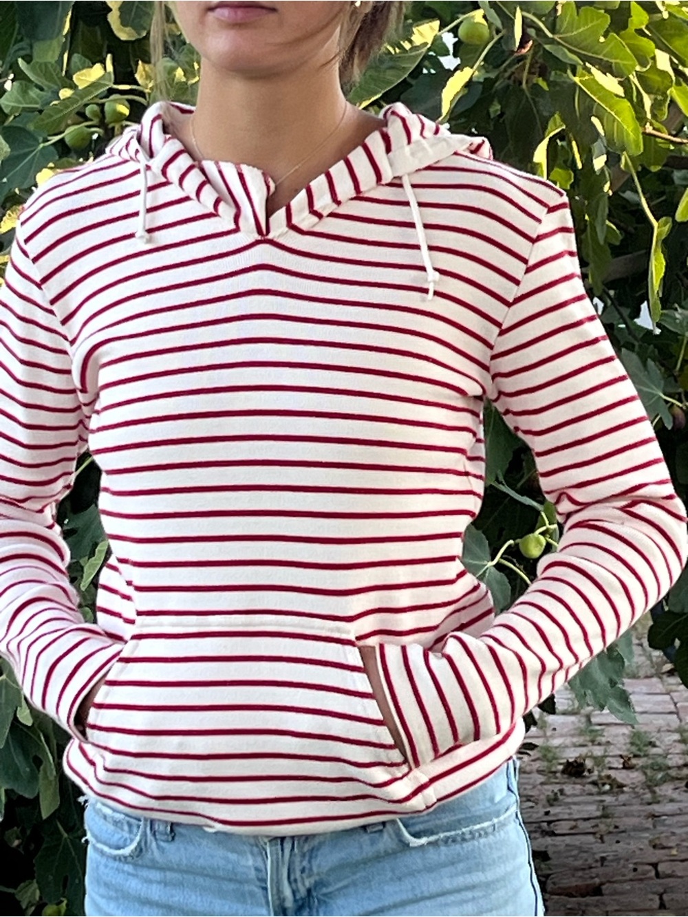 Ralph Lauren sport Red & White Hoodie. Size M. Pocket and dtawstring Closure